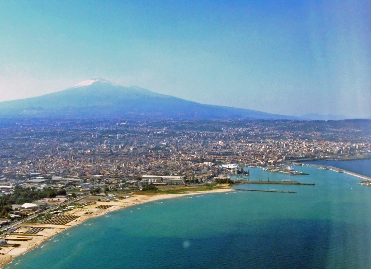Holiday House Da Carlo Catania Bagian luar foto
