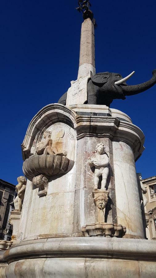 Holiday House Da Carlo Catania Bagian luar foto